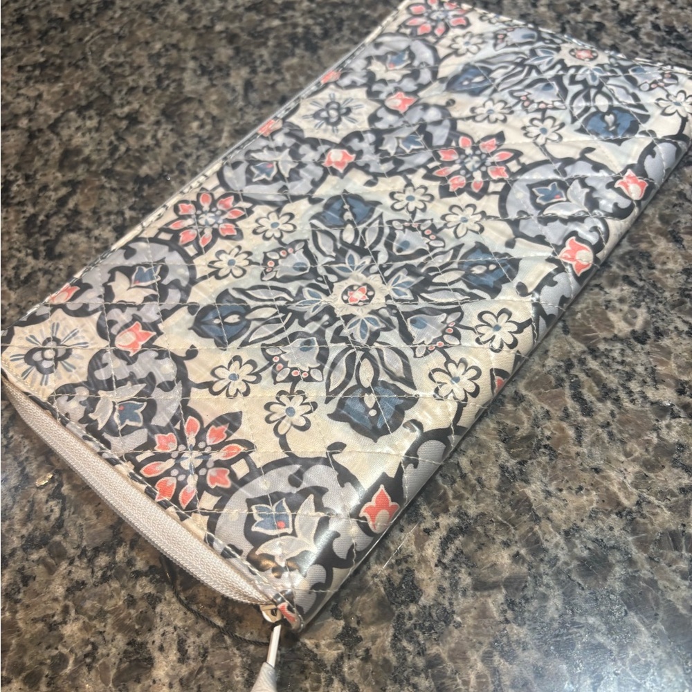 Vera Bradley personal travel organizer w/Lisbon Medallion Patterned Zipper Pouch